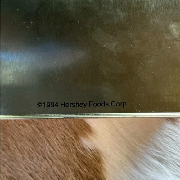 ￼VINTAGE!! REESIE‘S METAL TINS ONE IS FROM 1994 AND THE OTHER IS FROM 1997 USA￼￼ - Picture 4 of 6